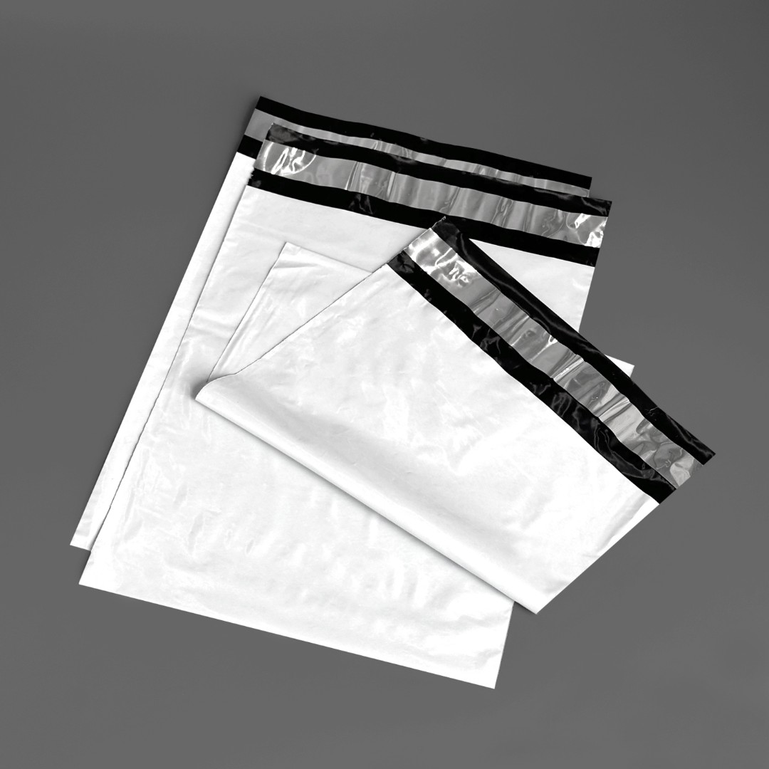 Kurer_paket_belyj_bez_karmana